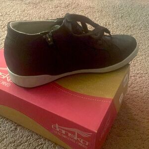 Women’s Dansko shoes